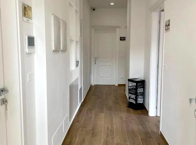 La Casa Degli Artisti 3* 카스텔마조레